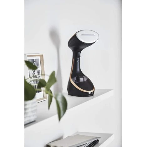 Rowenta Dr9100 Access Steam Care Ferro Da Stiro Verticale A Vapore Sanificante Potente E Versatile Con Supporto Verticale E 3 Accessori Inclusi, 2 Impostazioni Di Vapore, Potenza 1600 W, 200 Ml, Nero - immagine 4